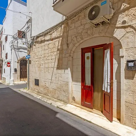 The Barco Nyaraló Ostuni