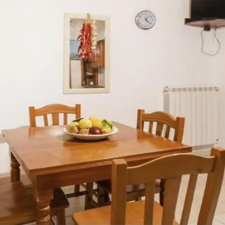 1 Bedroom Beautiful In Holiday home *